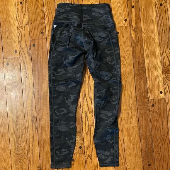 New fabletics black and grey camo high waist athletic workout leggings - Picture 6 of 7